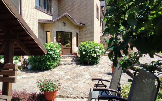 Radevichi Guest House