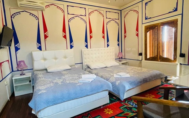 Chor Minor 100 m do starogo goroda s besplatnum bassejnom  Hotel
