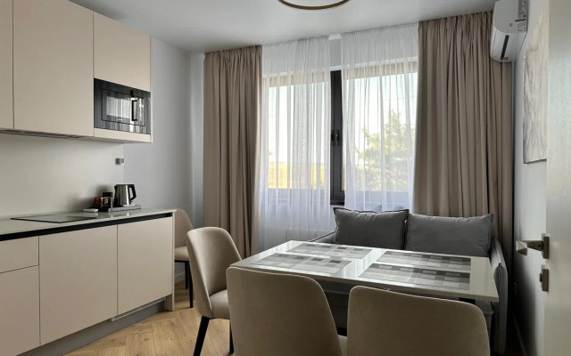 Du Soleil V Rezidentsii Yevropa Na 2 Etazhe Apartments