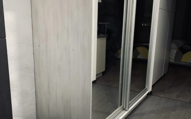 Studiya v dome komfort klassa Flat