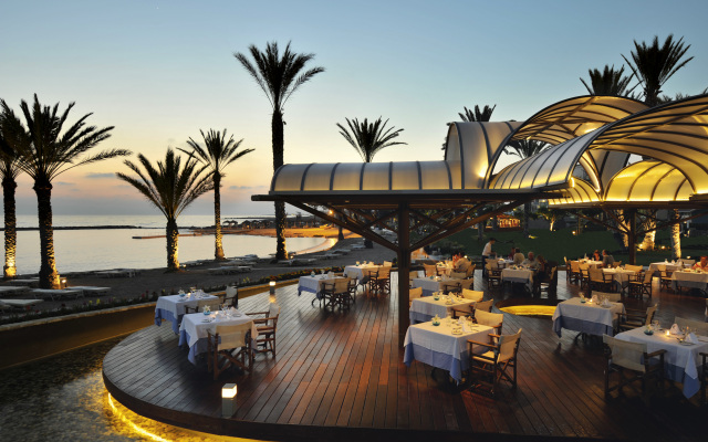 Constantinou Bros Pioneer Beach Hotel