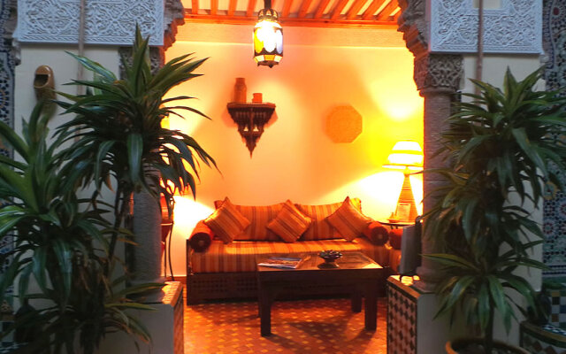 Отель Riad Darzouhour