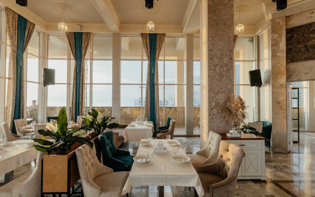 Amza Park Hotel