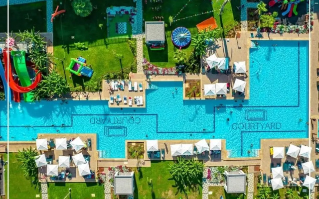Courtyard Long Beach Holiday Resort