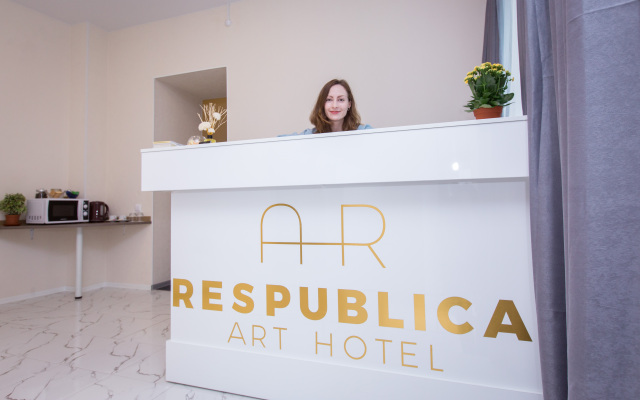 Simple Respublika Hotel