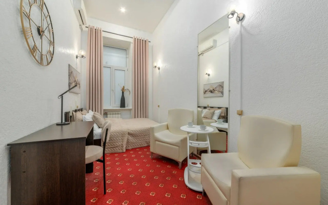 Апартаменты 4 спальни на Владимирском 7