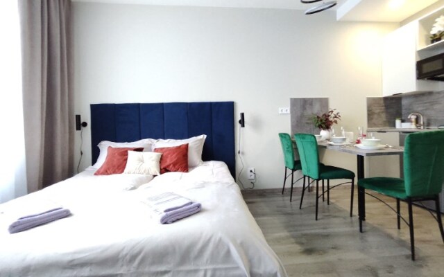 Novye U Metro Dlya 3 gostey Apartments