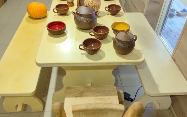 Частный дом с баней и пирсом на берегу пруда