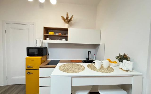 2 Nochi Na Oktyabryskoy Naberezhnoy 40 Flat