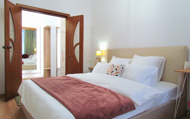 Апартаменты на улице Маршала Бирюзова 18