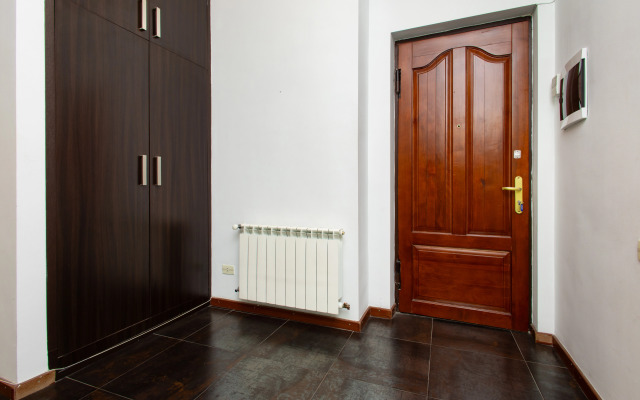 2-K v Novostroyke, Ulitsa In Yerevantsu, Hh399 Flat