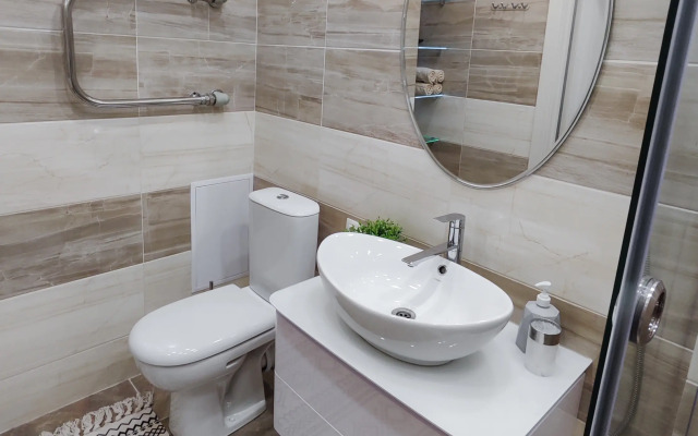 V Tsentre Petrozavodska U Naberezhnoy Flat