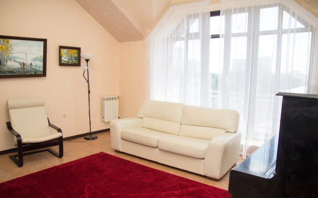 Loyal na ulitse 9-ya Liniya 14 Guest House