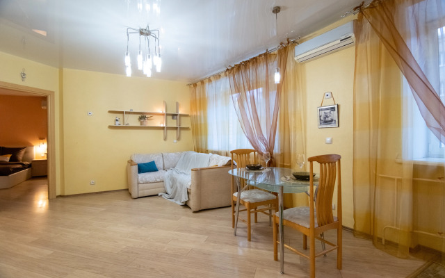 V Tikhom Ukhozhennom Rayone Apartments