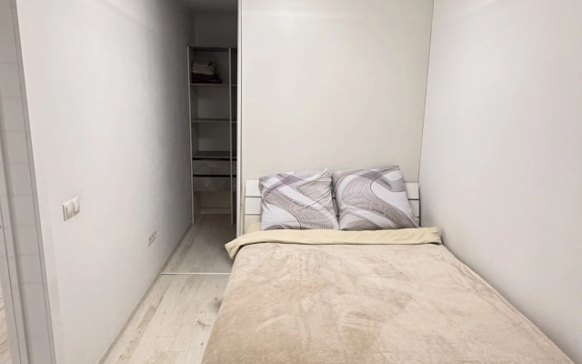 Квартира через дорогу от Площади Победы