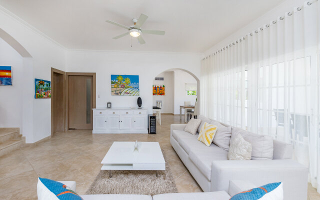 Beautiful 5-BDR 2 levels for rent in Punta Cana Villa