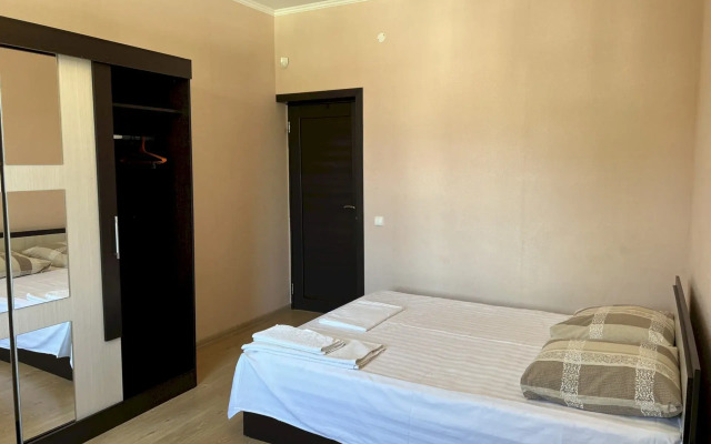 075 Dvukhkomnatnaya V Tsentre Flat