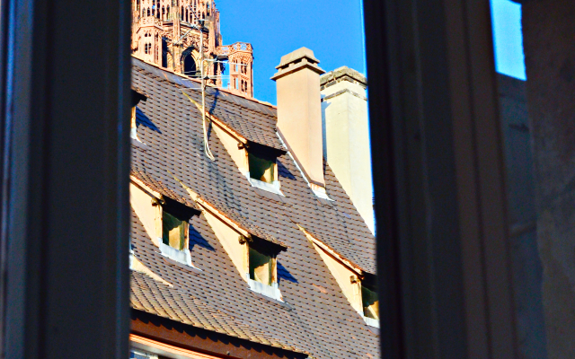 Quatre Chaises Apartments