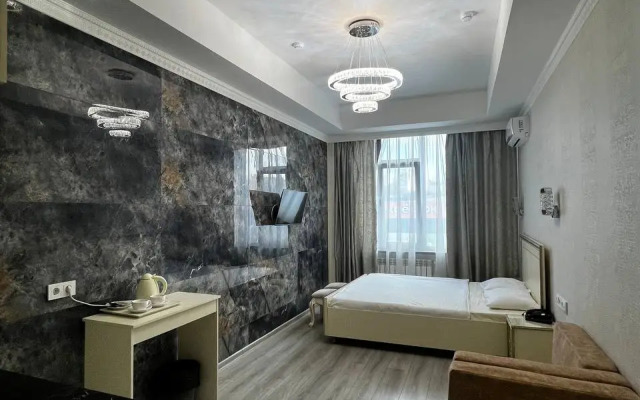 Odin Voznesenskiy Apartments