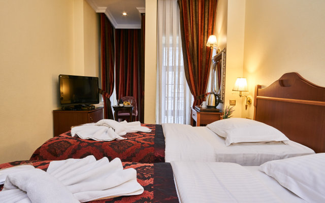 Отель Amber Hotel Istanbul