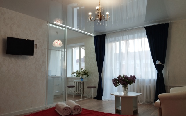 U Glavnoy Ploschadi Pobedy Flat