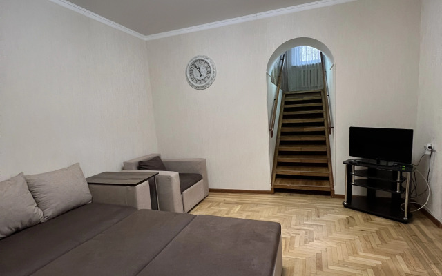 Uyutny s Mangalom  v Tsentre Kislovodska Private House