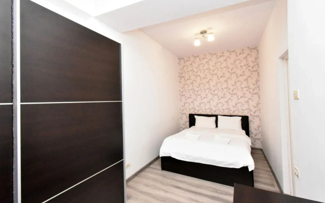 2-K v Novostroyke, Ulitsa In Yerevantsu, Hh399 Flat