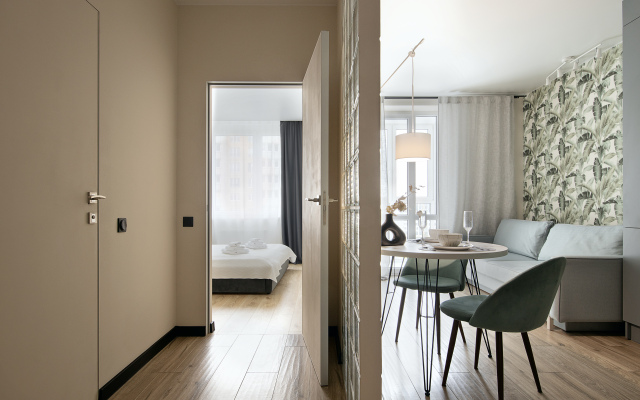 Апартаменты улучшенные в новом доме с качелей