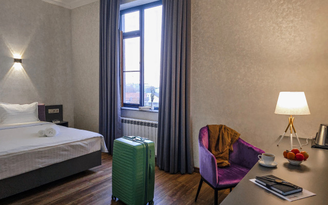 Parklane Hotel