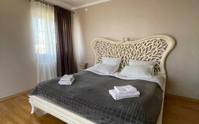 Dom Khudozhnika Private house