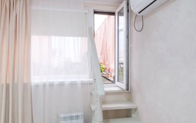 Italyyanskaya S Bolshoy Verandoy Flat