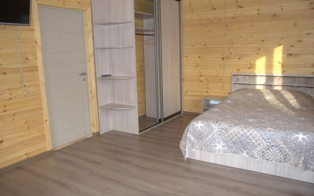 SEMEJNYiJ Guest House