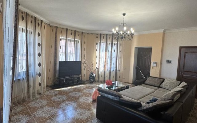 Частный Дом Дача Хазар на Мира 33