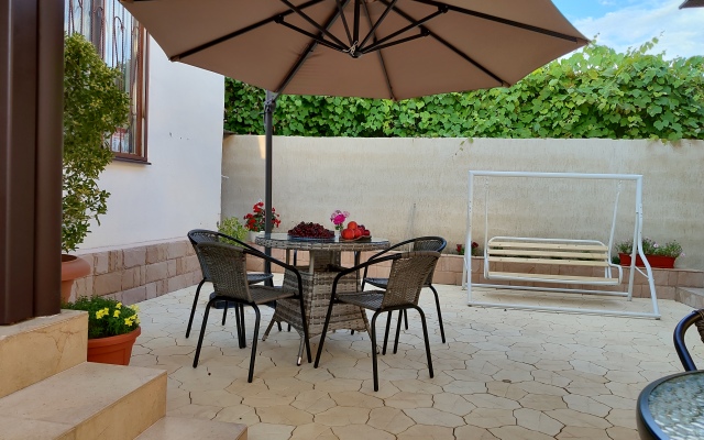 Amra Guest House