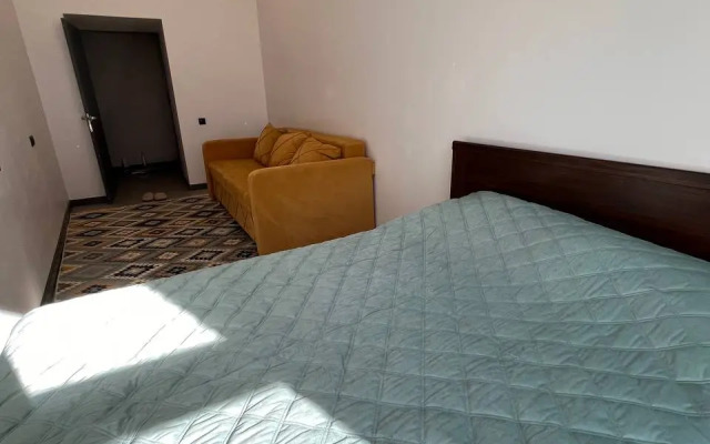 Квартира Уютная Двухкомнатная в Центре Города