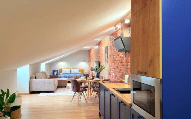 Yevrouyut Yarkaya Studiya V Samom Tsentre Flat