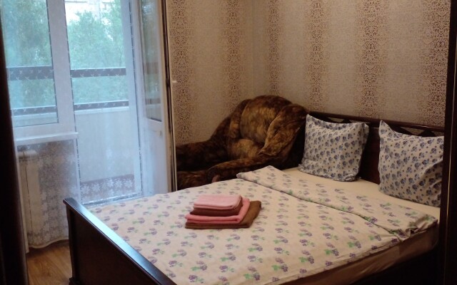 Квартира Двухкомнатная у метро с бесплатной парковкой