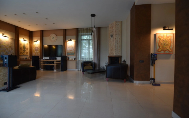 Частный дом Коттедж 3-х этажный