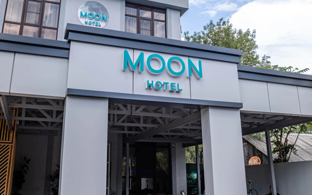Отель Moon Hotel