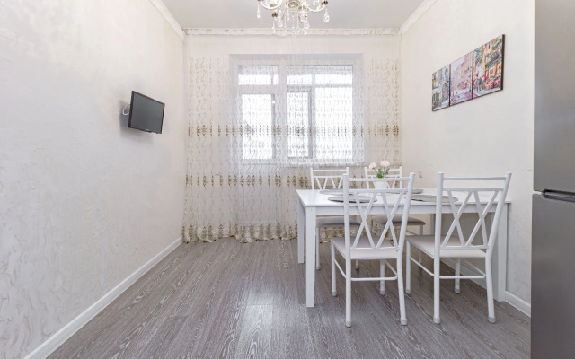V Tsentre Ryadom S Botanicheskim Apartments