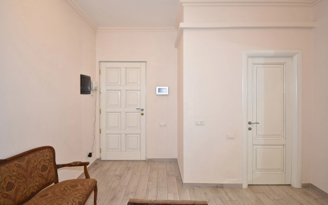 3-K Kvartira v Novostroyke na Ulitsa Arama Di723 Flat
