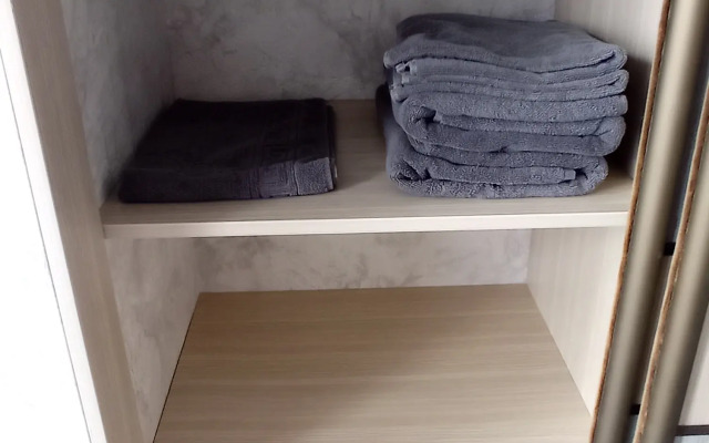 Квартира с квадратной подсветкой