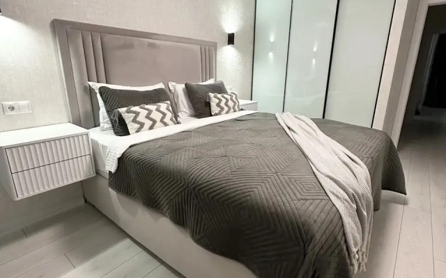 Квартира Очень уютная трехкомнатная недалеко от парка Краснодара