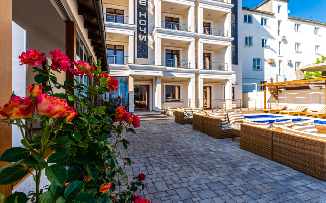 Yuzhnyie Nochi Hotel