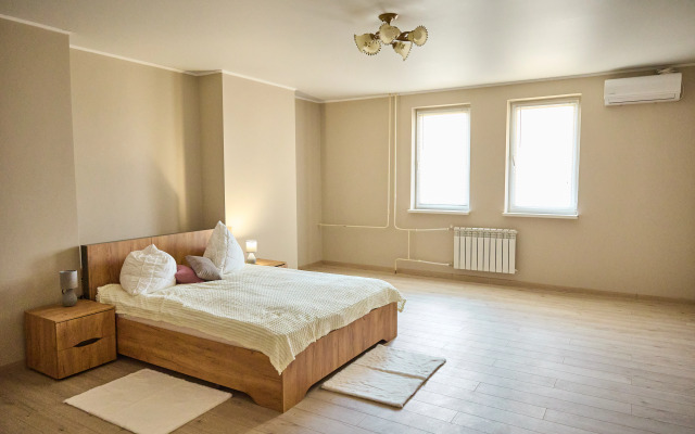 V 10 Minutakh Khodyby Ot Kremlya Flat
