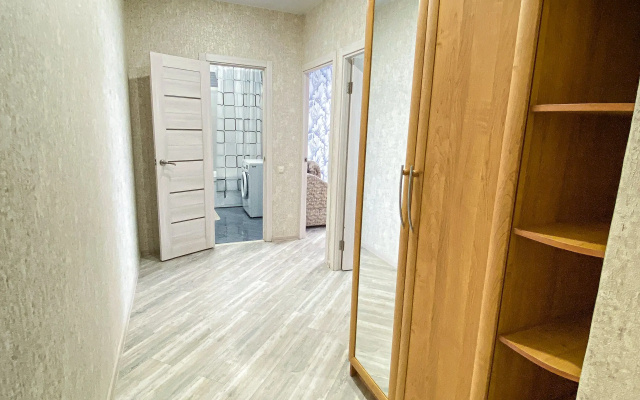 Kvartira s Panoramnym Balkonom v Novom Mikrorajone nedaleko ot Vyezda iz Goroda
