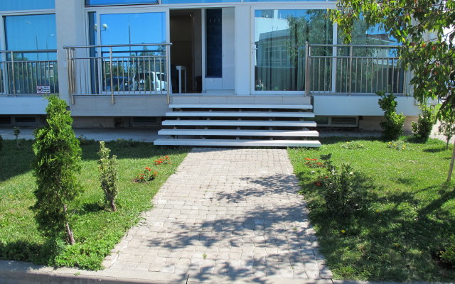 Na Bulvare Nadezhd 4/3 Apartments