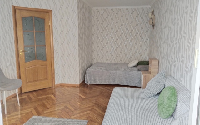 Shepetovskaya Street Flat