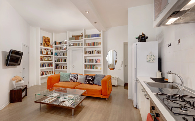 V stile disko u Strelki na Vasilevskom Flat
