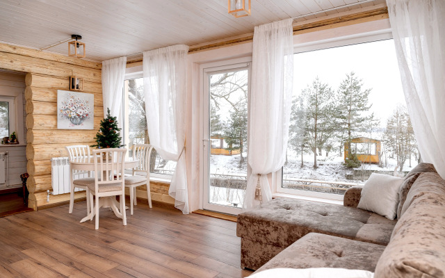 Pyatnitskiy Plyos Hotel